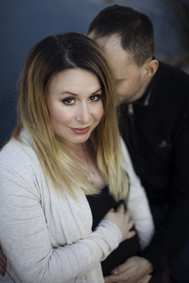 Těhotenské podzimní focení. Pohled do&nbsp;fotoaparátu.